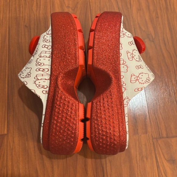 Crocs Hello Kitty Red Glitter Platform Shoes with Bow Detail Size 5 - Picture 5 of 7